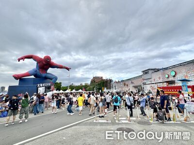 蜘蛛人還沒飛「大稻埕河濱已擠爆」 攝影迷從台南北上卡位