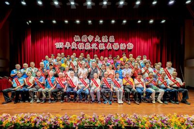 大溪區模範父親表揚 蘇俊賓細數好多「超人爸爸」故事