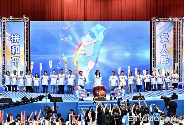 ▲▼鄭麗文出席國民黨全代會，與年底縣市長大選國民黨提名所有候選人同台 。（圖／記者李毓康攝）