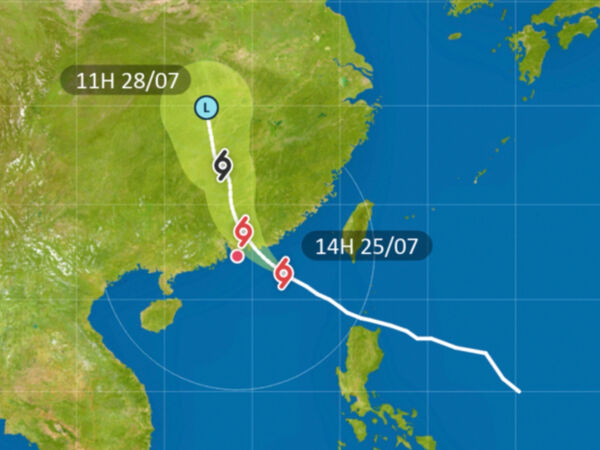 ▲▼紅霞直撲廣東　香港多個航班取消。（圖／香港天文台）
