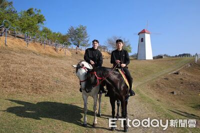 避暑去！清境農場推包場御馬專案　傍晚獨享群山霞光扮大俠