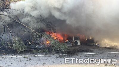 快訊/宜蘭五結鐵皮屋大火濃煙狂竄 大批警消搶救中