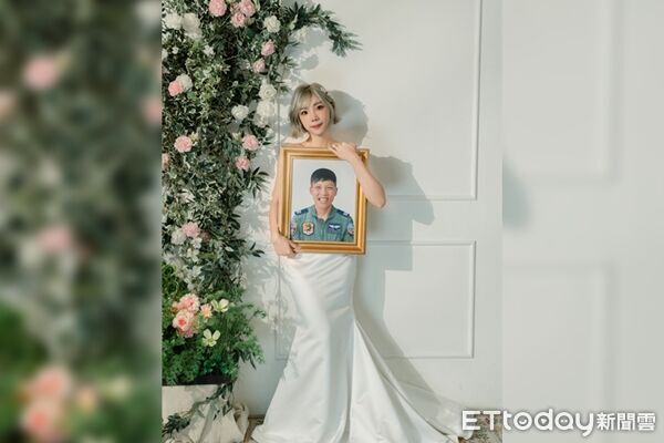 失聯飛官辛柏毅至今未找到　妻PO「白紗照」告白：辛太太要畢業了