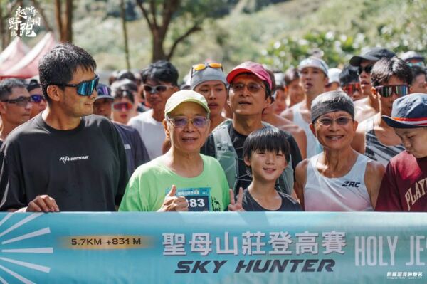 ▲▲前政委張景森（前排左2）。（圖／擷取《張景森臉書》）