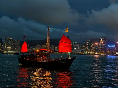 搭木造帆船夜遊維港！繞行一圈45分鐘　尖沙咀、中環都能登船