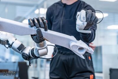BMW打造「最新實體AI技術研發中心」!建機器人生態系實現智慧生產