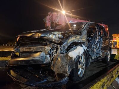 國3苑裡段休旅車撞護欄翻覆 後方2車撞上釀3傷!一度塞爆
