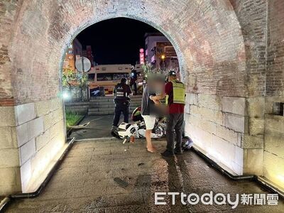 微電車雙載衝撞恆春南門古城牆 17歲騎士左腳斷骨後座濺血送醫