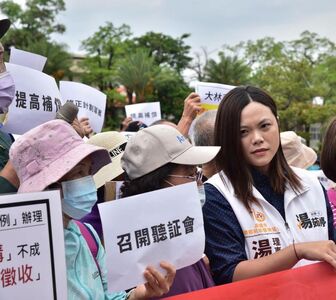 黃敬雅轟大林蒲遷村藍營留污染爛攤 湯茹婷反嗆「空降作秀」