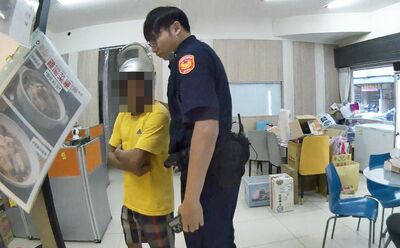 「8條通」難擋鹹水雞誘惑排隊解饞　眼神飄移遭警識破逮捕歸案