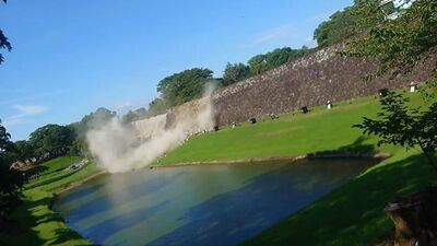 7.1強震「震垮熊本城石牆」!日網友:在我眼前塌了