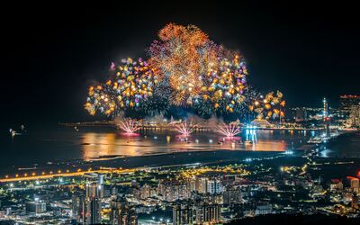 淡水周末10分鐘放逾萬發煙火　大稻埕還有蜘蛛人無人機