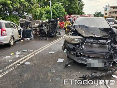 南投名間嚴重車禍!轎車失控衝對向「3死4傷」 猛撞4車畫面曝