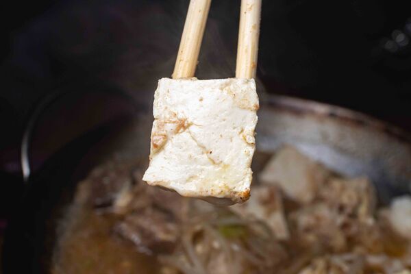 ▲▼南投「阿華臭豆腐」招牌臭豆腐。（圖／《美熊很愛吃》授權提供）