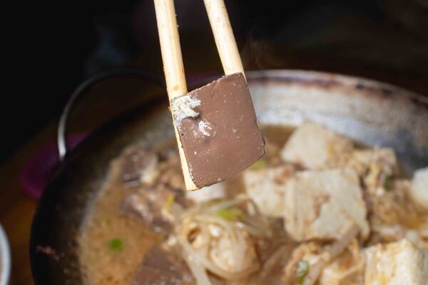 ▲▼南投「阿華臭豆腐」招牌臭豆腐。（圖／《美熊很愛吃》授權提供）