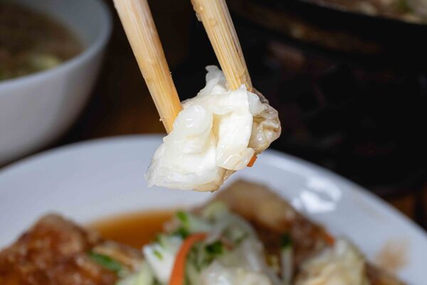 ▲▼南投「阿華臭豆腐」招牌臭豆腐。（圖／《美熊很愛吃》授權提供）