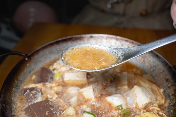 ▲▼南投「阿華臭豆腐」招牌臭豆腐。（圖／《美熊很愛吃》授權提供）