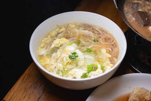 ▲▼南投「阿華臭豆腐」招牌臭豆腐。（圖／《美熊很愛吃》授權提供）