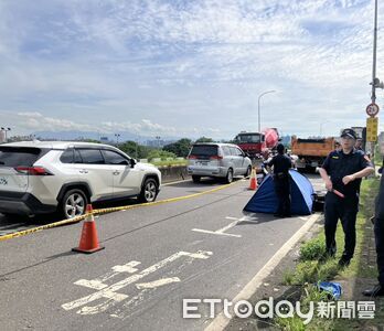 快訊/新北土城砂石車吞噬機車 女騎士臟器外露慘死