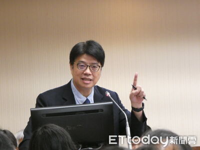 雙城論壇踩線團爭議 邱垂正:為配合台北市「聯審會提前一天」