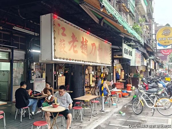 ▲▼江蘇老趙刀切麵店內用餐環境。（圖／《DARREN蘋果樹旅遊玩樂誌》授權提供）