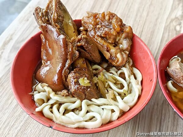 ▲▼江蘇老趙刀切麵店內用餐環境。（圖／《DARREN蘋果樹旅遊玩樂誌》授權提供）
