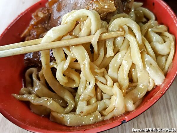 ▲▼江蘇老趙刀切麵店內用餐環境。（圖／《DARREN蘋果樹旅遊玩樂誌》授權提供）