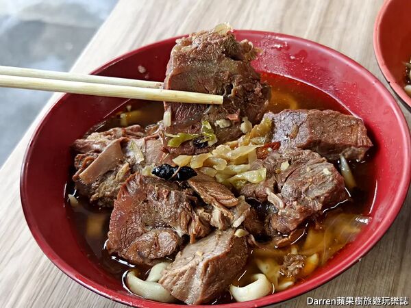 ▲▼江蘇老趙刀切麵店內用餐環境。（圖／《DARREN蘋果樹旅遊玩樂誌》授權提供）