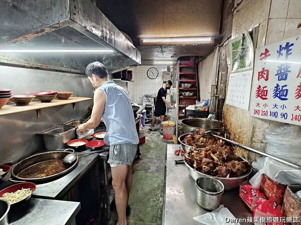 ▲▼江蘇老趙刀切麵店內用餐環境。（圖／《DARREN蘋果樹旅遊玩樂誌》授權提供）