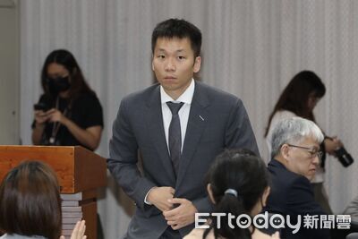 翻歷任部長「坐著講」畫面　羅廷瑋點3綠委踹共：為何李洋不行？