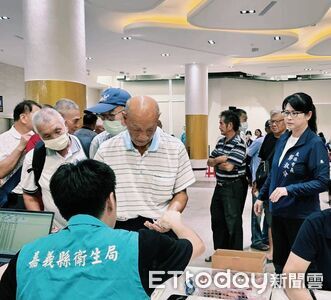 太保市公所攜手監理所、衛生所「高齡換照+體檢」 長輩讚方便