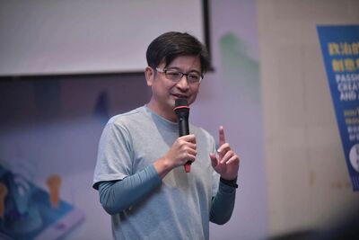 問高中生「唸大學有用嗎？」　謝典霖遭炎上：投對胎比較重要