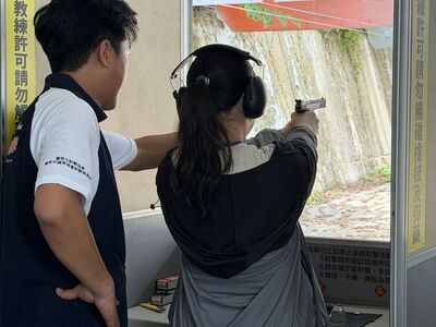台南柳營運動靶場辦射擊體驗營 80名兒少暑假挑戰自我、培養專注力