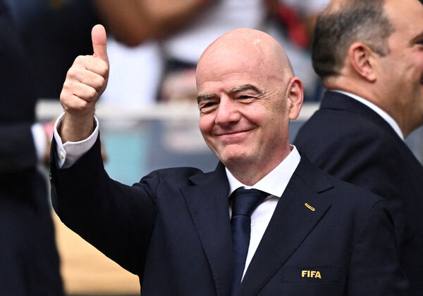 FIFA��ϯ͵�������籭��Ȩ��  55�����ַ�ɱ