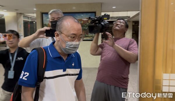 ▲▼        前萬華分局警員鄭璧欣以20萬元交保     。（圖／記者劉昌松攝）
