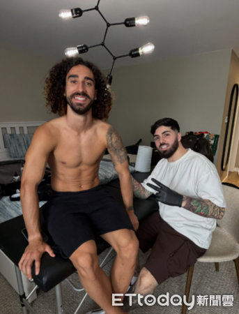 ▲▼ 庫庫雷亞兌現承諾刺青。（圖／IG／cucurella3）