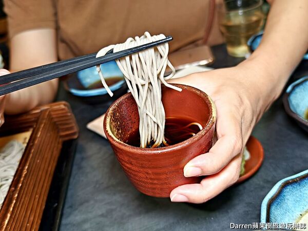 ▲▼へぎ蕎麦処むろしま必吃布海苔蕎麥麵，還有天婦羅、串燒配新潟地酒。（圖／《DARREN蘋果樹旅遊玩樂誌》授權提供）