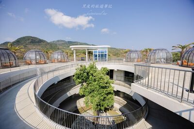 恆春出火地質公園越夜越美!坐玻璃帳賞山景、藍橘火焰超震撼
