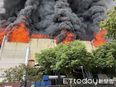 快訊／恐怖畫面！互力精密化學爆炸起火...警消急喊：緊閉門窗