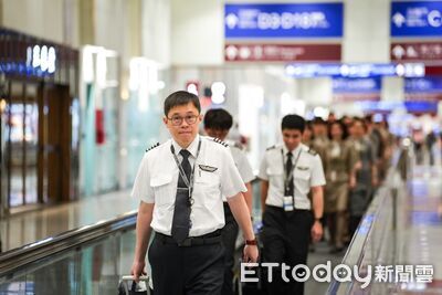 星宇今首航布拉格！張國煒親自執飛　旅客獲贈蔡依林迷你唱片