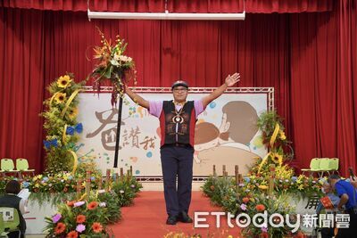 屏東表揚47位模範父親　95歲退伍老兵、13年寄養爸爸感動全場