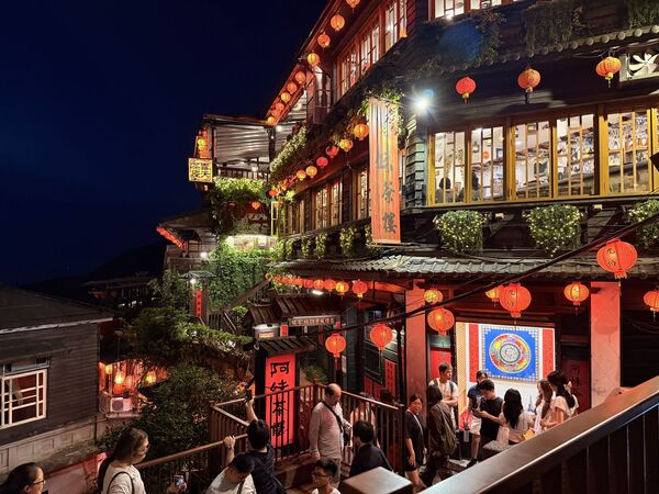 ▲▼緩寓Sora隱身九份老街旁，以侘寂風打造靜謐空間，一天僅接待一組旅人。（圖／《Mika出走美食日誌》授權提供）