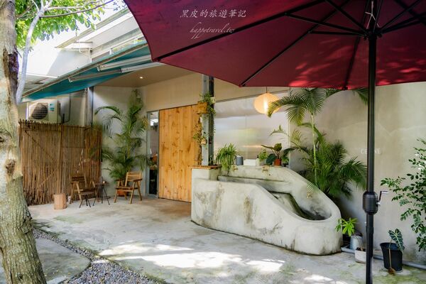 ▲▼小雨林由60年老穀倉改建，隱身礁溪秘境，是話題新開幕民宿。（圖／《黑皮的旅遊筆記》授權提供）