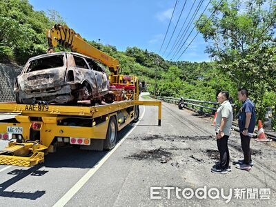 花蓮台11線死亡車禍!自撞護欄翻落10m邊坡 駕駛不治女乘客重傷