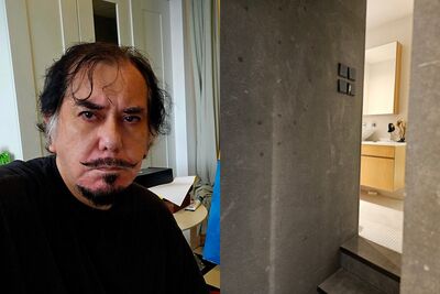 黃秋生被傳「在台灣睡路邊」　曬奢華浴室打趣：我睡這個廁所