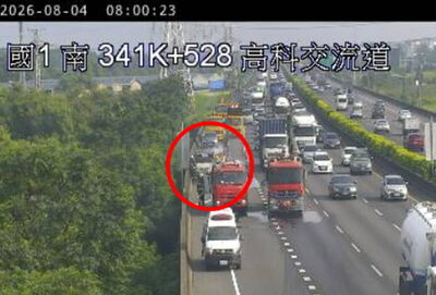 快訊／上班快改道！　國1「火燒車」塞爆