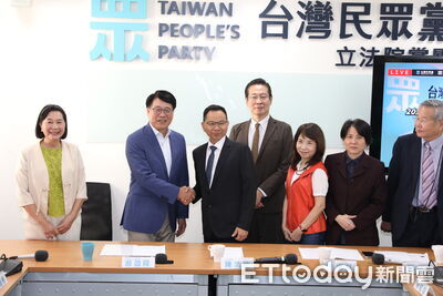 游盈隆帶2提議拜會民眾黨團　盼一票多案公投暫緩、別刪預算
