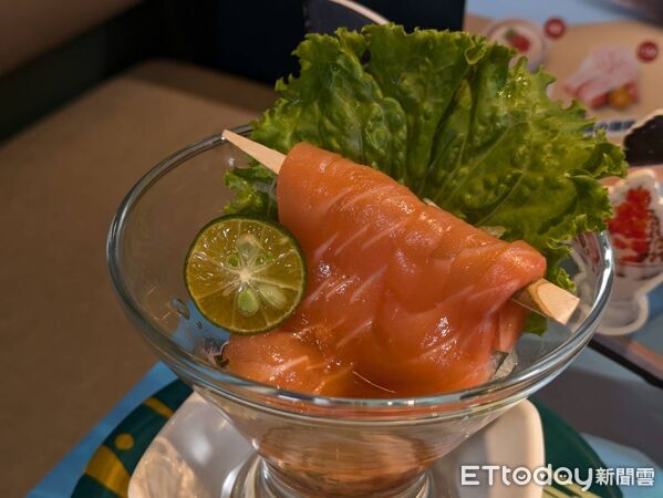 ▲一年一度的爭鮮鮭魚季重磅回歸。（圖／記者黃士原攝）