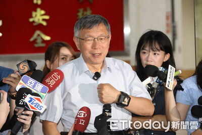 戴腳鐐浴室扭到!柯文哲被問吳乃仁大開嘲諷:他是賴清德的乾爹