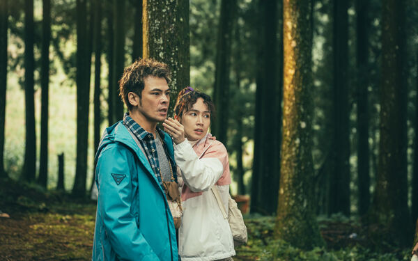 ▲《怎麼可能我家的祖先是你家的鬼》渡邊直美（左）與劉以豪（右）在電影《祖先鬼》有精彩對手戲。（圖／華映娛樂提供）